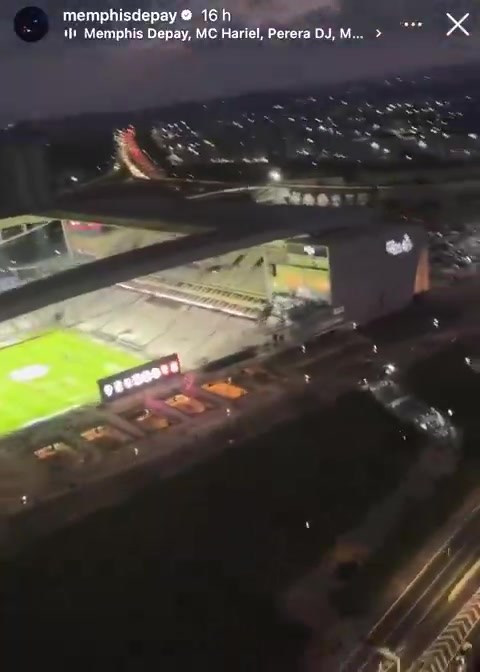 kaiyun sports-拉风！德佩乘坐直升机抵达球场，现场观看科林蒂安巴甲比赛